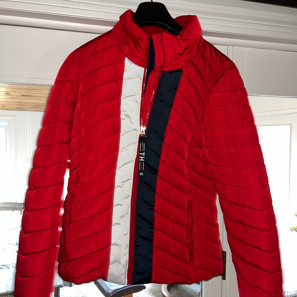 Medium women’s Tommy Hilfiger jacket with faux fur detachable hood